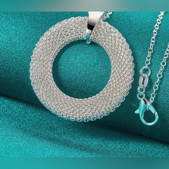 925 Mesh Circle Necklace - Picture 4 of 7